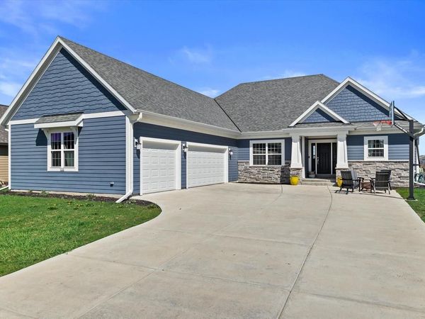 1320 Foxwood PASS, Oconomowoc, WI 53066