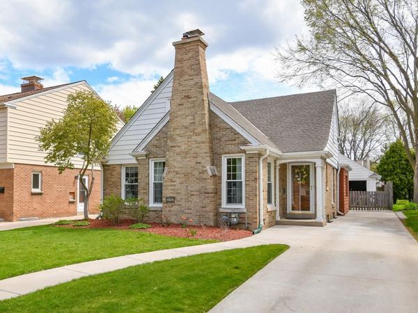 5242 Bay Ridge AVENUE, Whitefish Bay, WI 53217