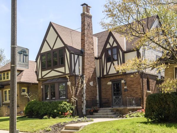 2844 Hartung AVENUE, Milwaukee, WI 53210