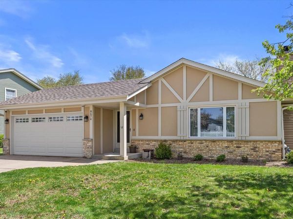8674 Wildwood DRIVE, Oak Creek, WI 53154