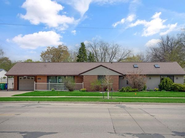 1735 Oneida STREET, Green Bay, WI 54304