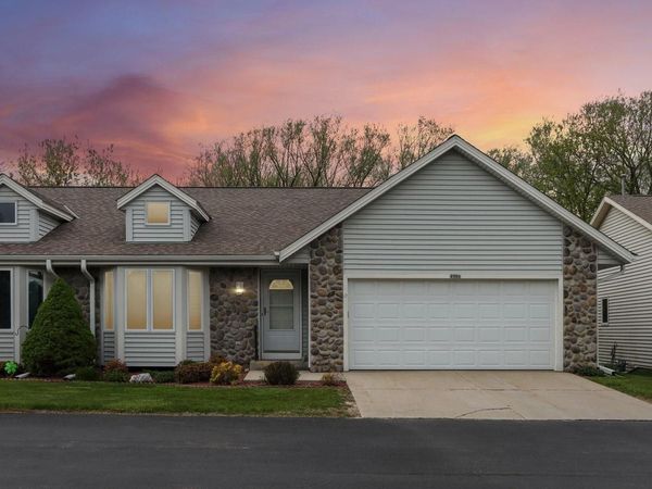 2908 Valley AVENUE, West Bend, WI 53095