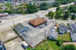 3841 Rivers Avenue  photo 4