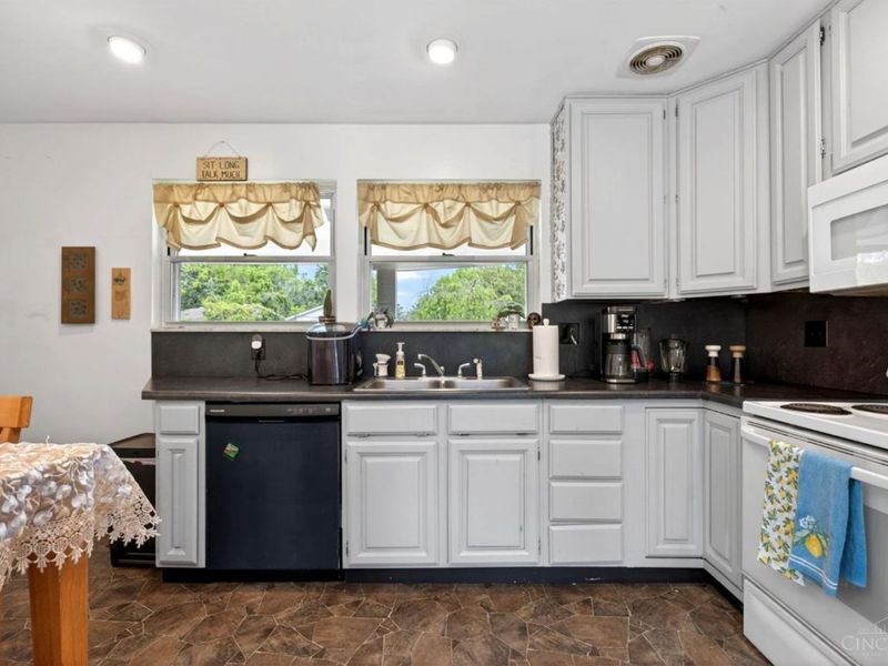 864 Fairborn Road, Forest Park, OH 45240 Photo 12