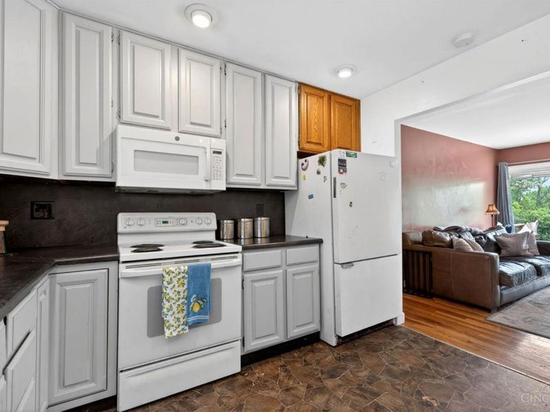 864 Fairborn Road, Forest Park, OH 45240 Photo 13