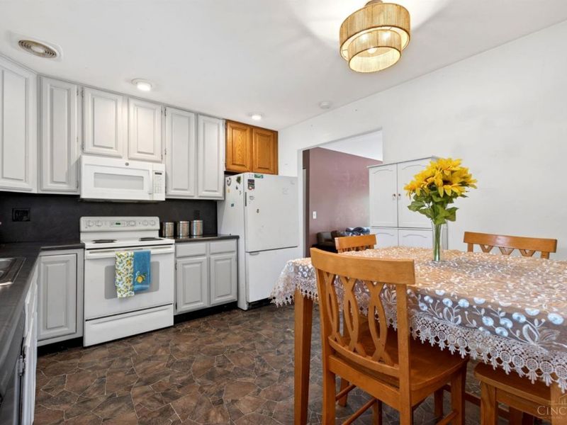 864 Fairborn Road, Forest Park, OH 45240 Photo 15