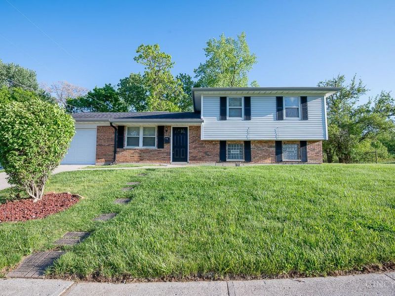 2097 Bluehill Drive, Springfield Twp., OH 45240 Photo 2