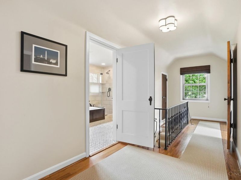 3866 Drakewood Drive, Cincinnati, OH 45209 Photo 14