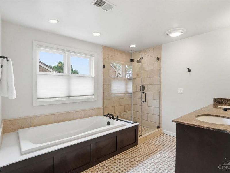 3866 Drakewood Drive, Cincinnati, OH 45209 Photo 22
