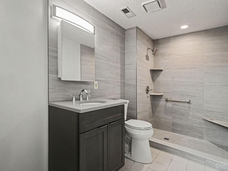 427 Hopkins Street, Unit 5, Cincinnati, OH 45203 Photo 17