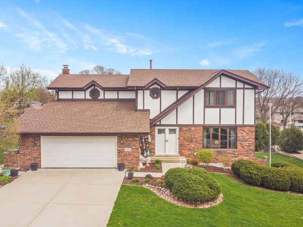 17203 Highwood Drive , Orland Park, IL 60467