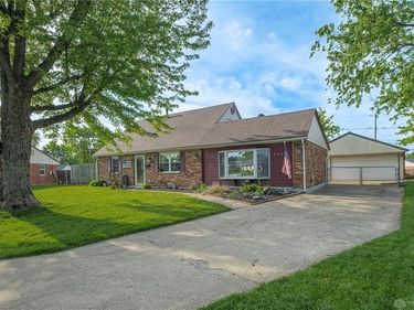 7718 Redbank Lane, Huber Heights, OH 45424