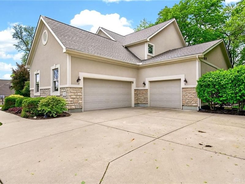 2298 Crestridge Drive, Butler Township, OH 45414 Photo 6