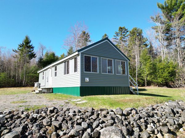 31 Burnham Road , Burlington, ME 04417