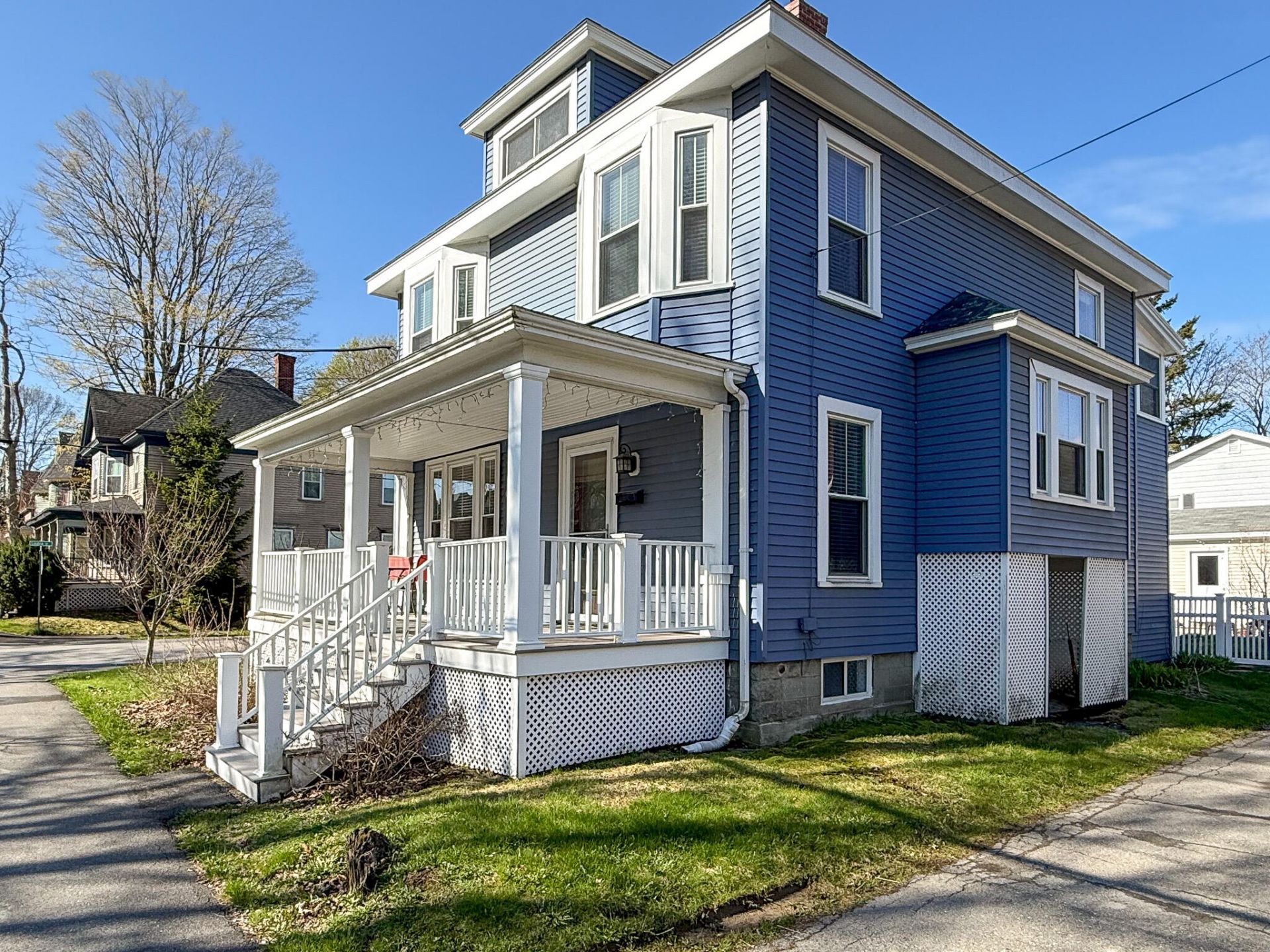 374 Center Street, Bangor, ME 04401 Main Photo