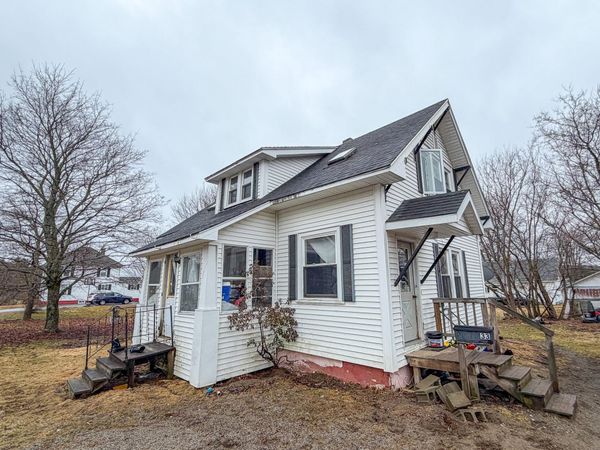 33 Lakeview Street , Lincoln, ME 04457