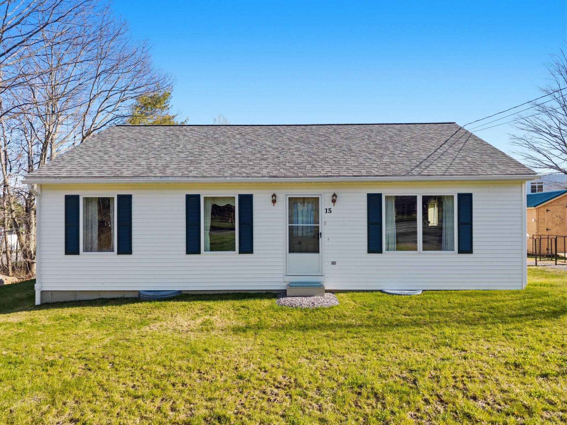 15 W Hill Terrace, Gardiner, ME 04345 Main Photo
