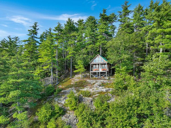 44 Mountain View Road , Mexico, ME 04224