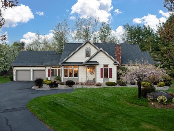 16 Hawkins Pond Lane, Salem, NH 03079