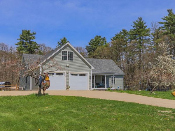 101 Mast Road, Lee, NH 03861