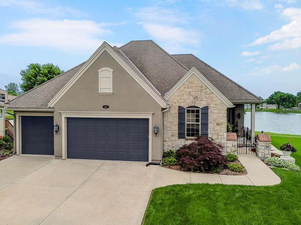 4220 SW Duck Pond Drive, Lee's Summit, MO 64082