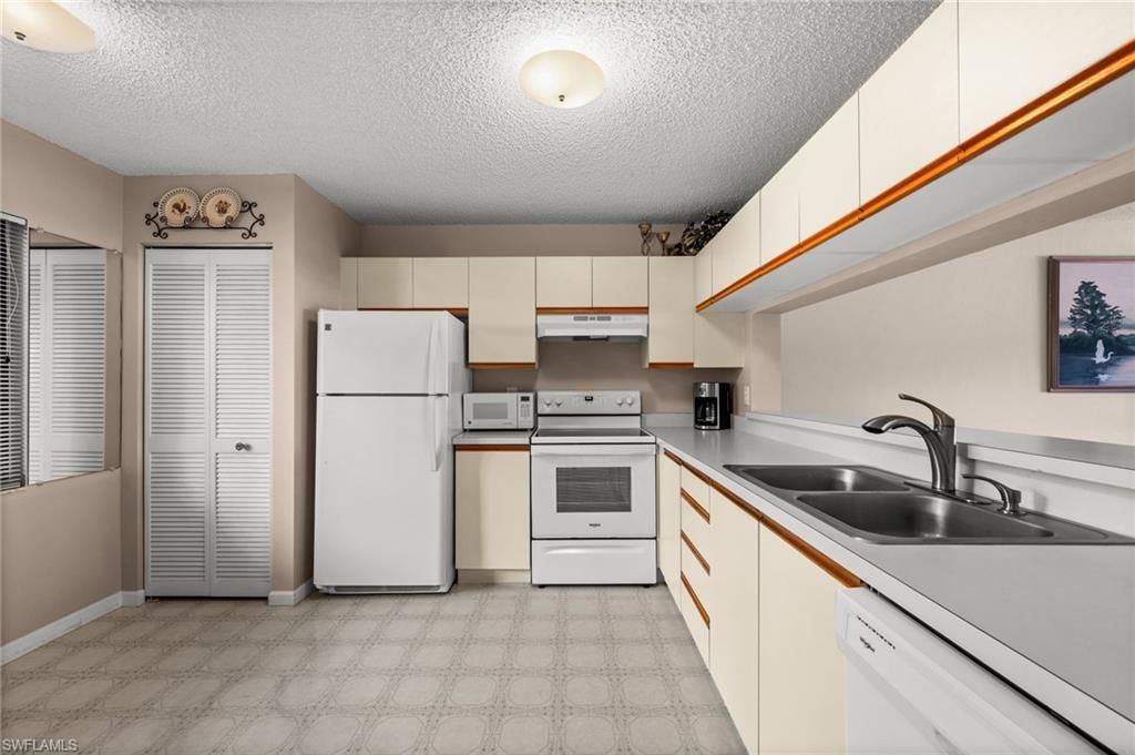 5784 Deauville Cir, Unit B103, Naples, FL 34112 Photo