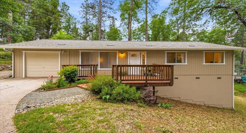 10706 Alta Sierra Dr, Grass Valley, CA 95949 Photo