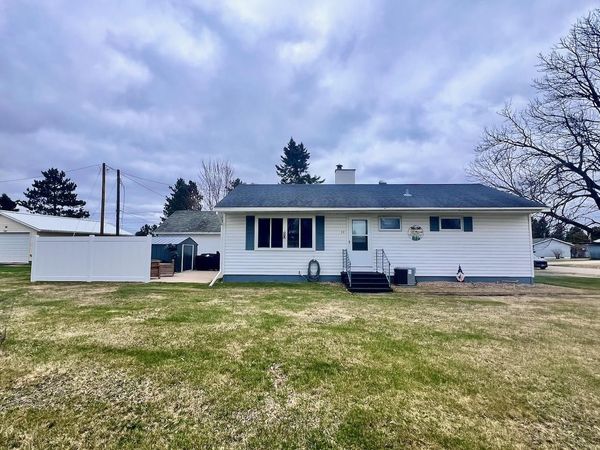32 Dogwood Blvd , Babbitt, MN 55706