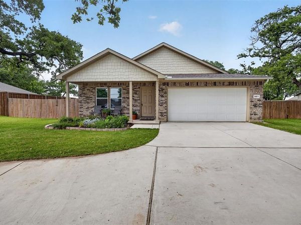 901 E 3rd Street, Springtown, TX 76082