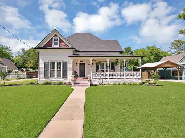 410 W Spring Street , Weatherford, TX 76086