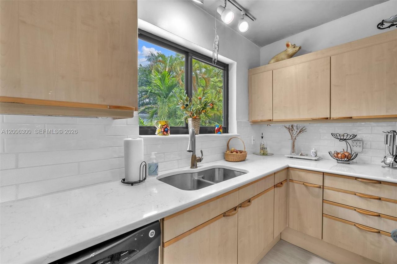 7701 Center Bay Dr , North Bay Village, FL 33141 Photo