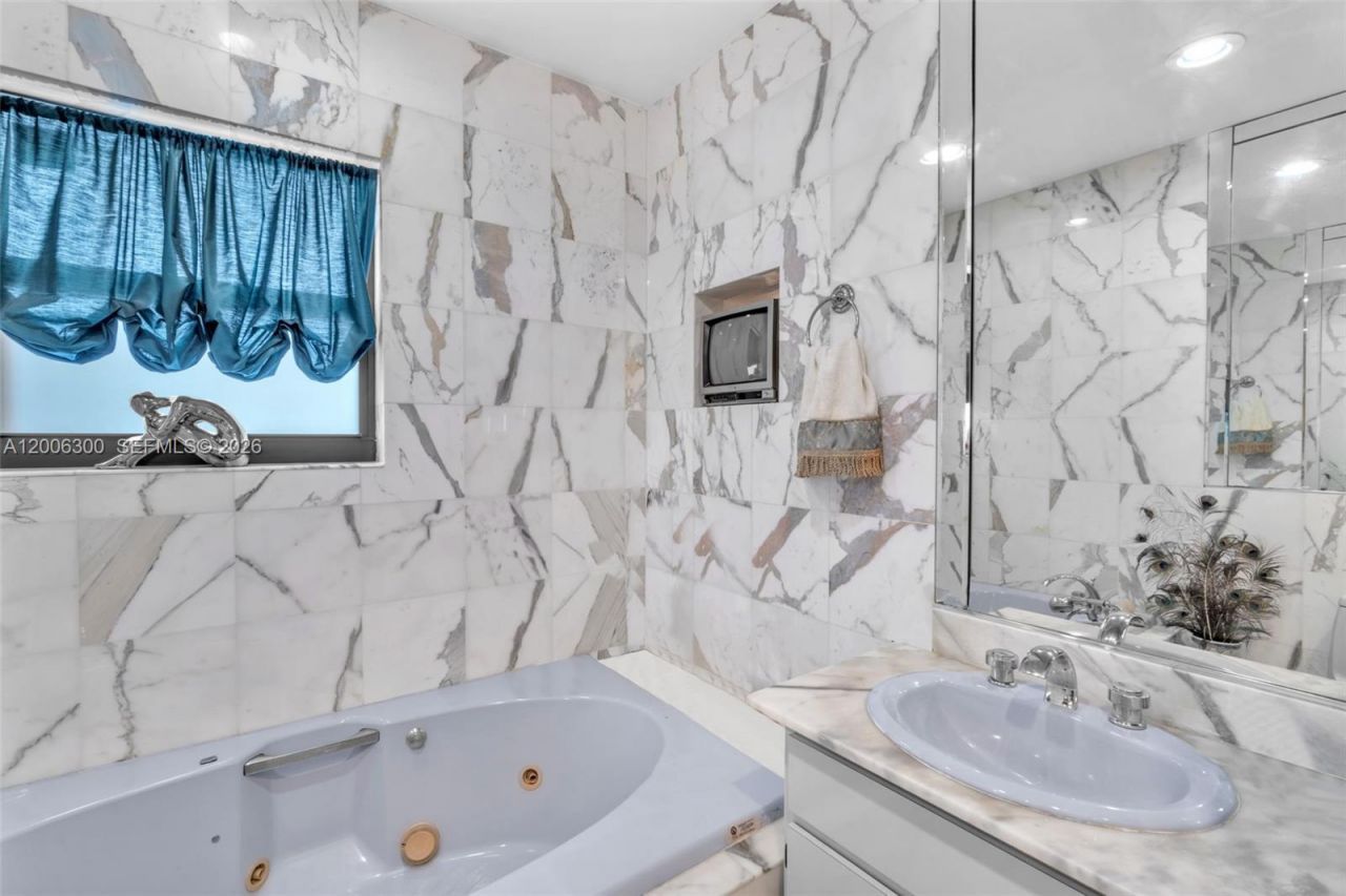7701 Center Bay Dr , North Bay Village, FL 33141 Photo