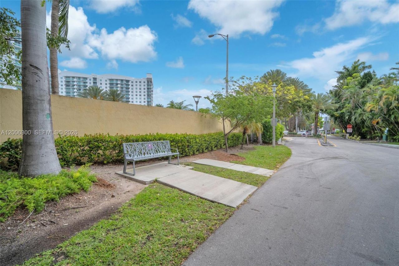 7701 Center Bay Dr , North Bay Village, FL 33141 Photo
