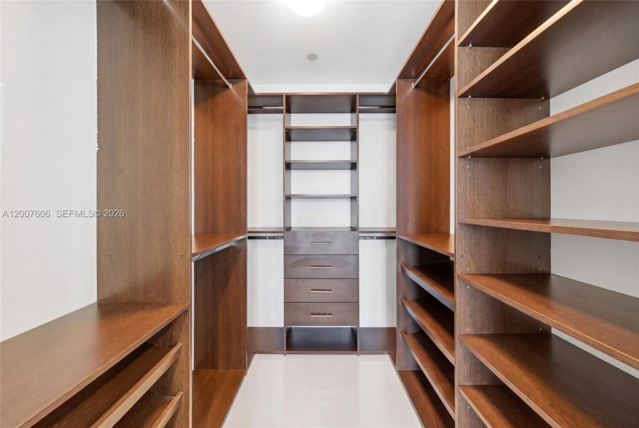 1100 Biscayne Blvd , Unit 4402, Miami, FL 33132 Photo