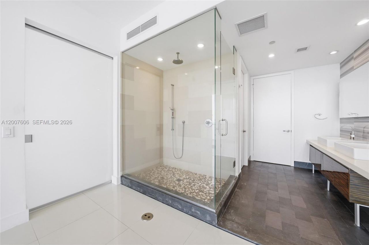 1100 Biscayne Blvd , Unit 4402, Miami, FL 33132 Photo
