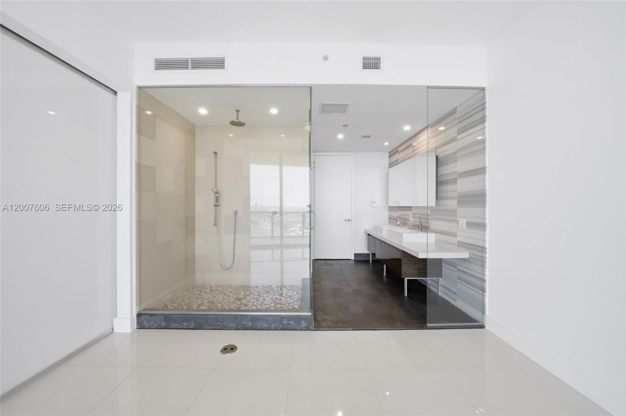 1100 Biscayne Blvd , Unit 4402, Miami, FL 33132 Photo
