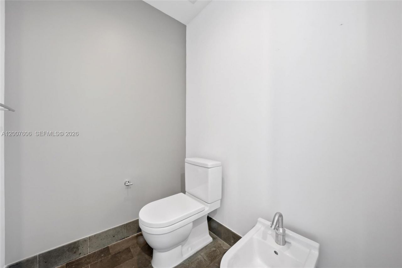 1100 Biscayne Blvd , Unit 4402, Miami, FL 33132 Photo
