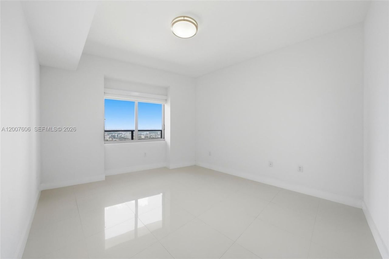 1100 Biscayne Blvd , Unit 4402, Miami, FL 33132 Photo