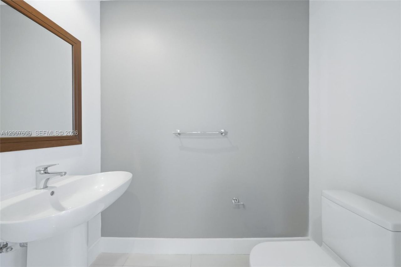 1100 Biscayne Blvd , Unit 4402, Miami, FL 33132 Photo