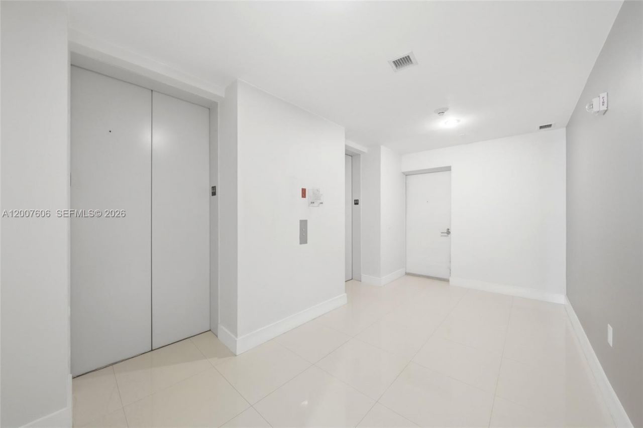 1100 Biscayne Blvd , Unit 4402, Miami, FL 33132 Photo