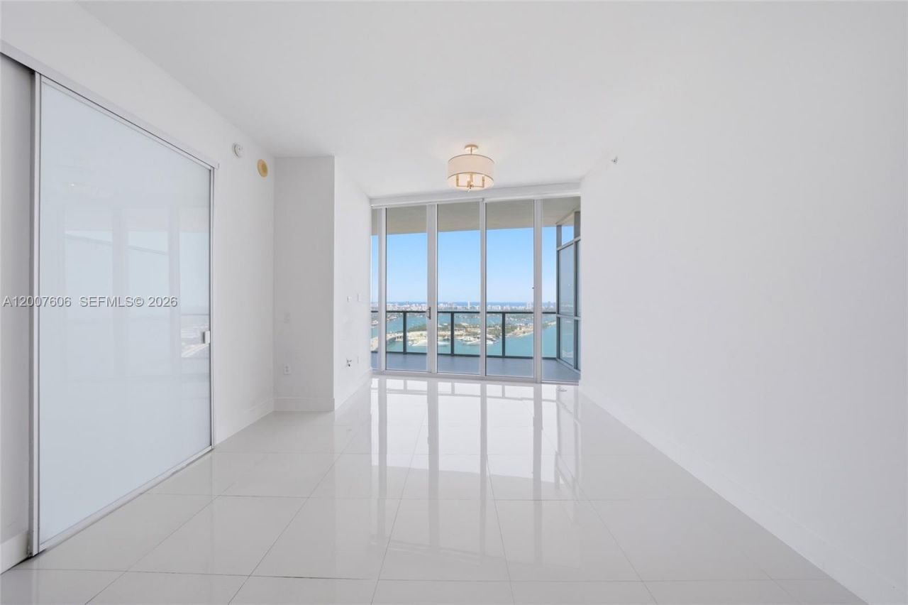 1100 Biscayne Blvd , Unit 4402, Miami, FL 33132 Photo