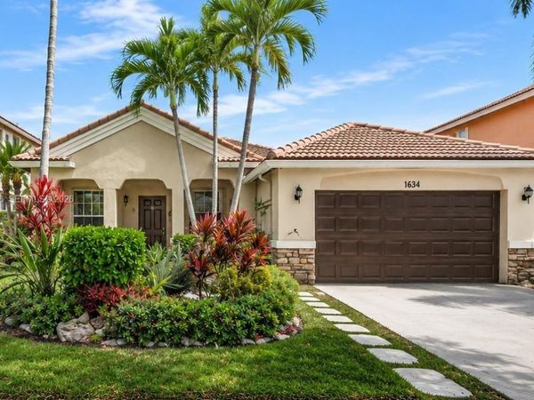 1634 Sandpiper Cir, Weston, FL 33327