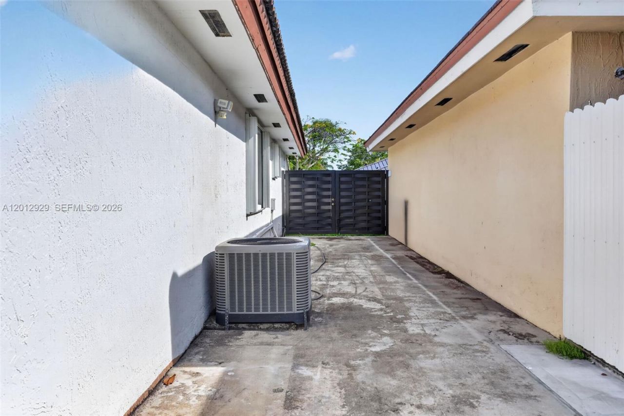 14661 SW 168th Ter , Miami, FL 33177 Photo
