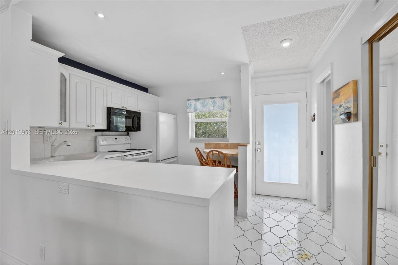 2991 NW 46th Ave, Unit 204, Lauderdale Lakes, FL 33313 Photo