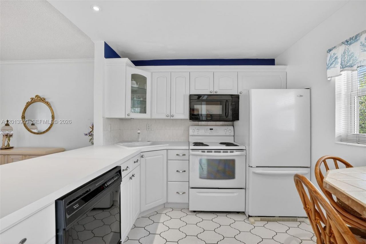 2991 NW 46th Ave, Unit 204, Lauderdale Lakes, FL 33313 Photo