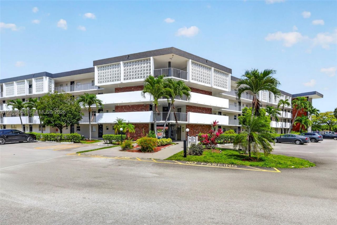 2991 NW 46th Ave, Unit 204, Lauderdale Lakes, FL 33313 Photo