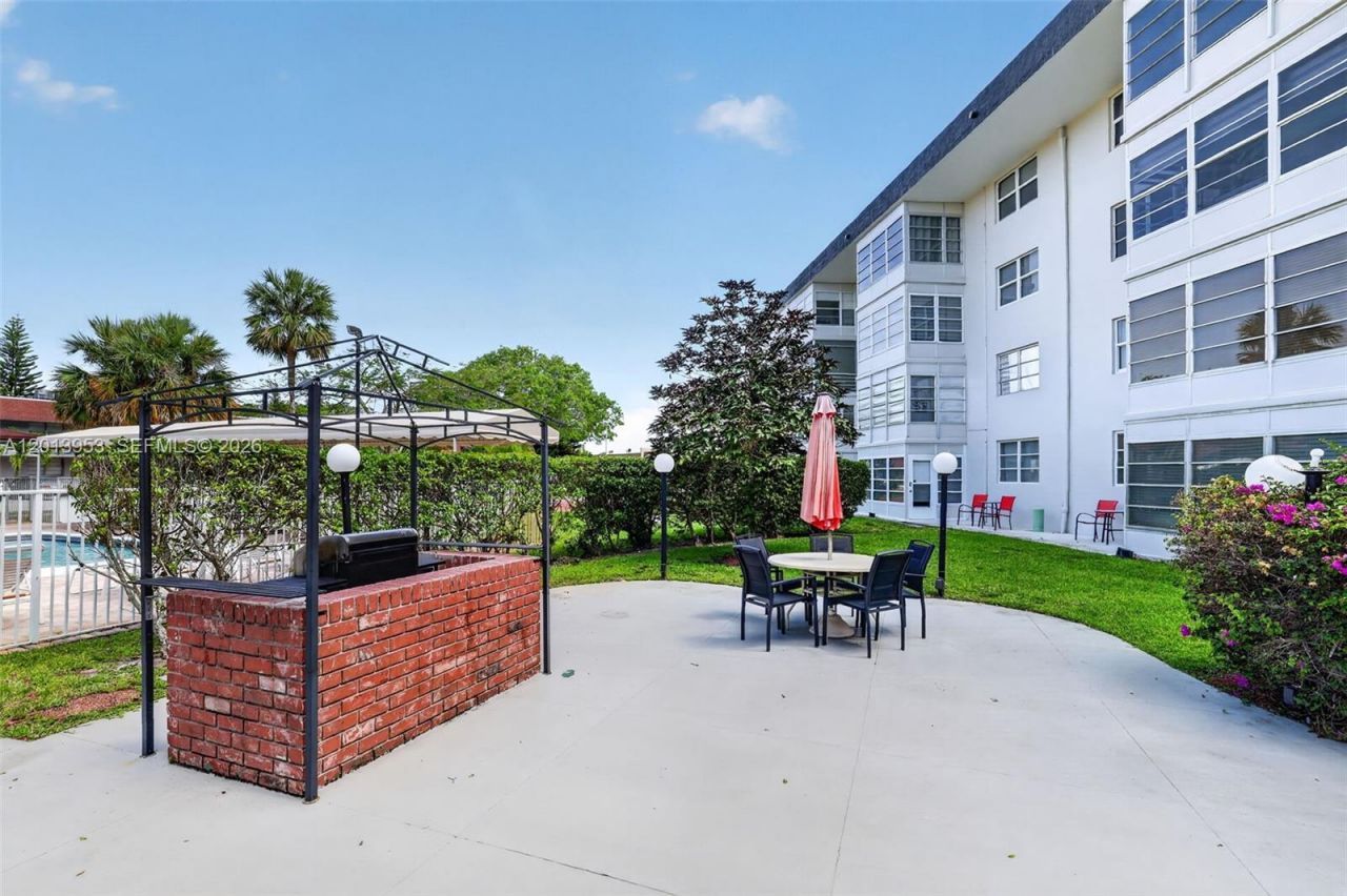 2991 NW 46th Ave, Unit 204, Lauderdale Lakes, FL 33313 Photo