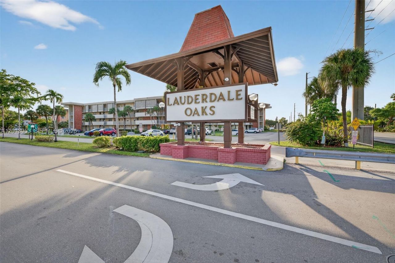 2991 NW 46th Ave, Unit 204, Lauderdale Lakes, FL 33313 Photo