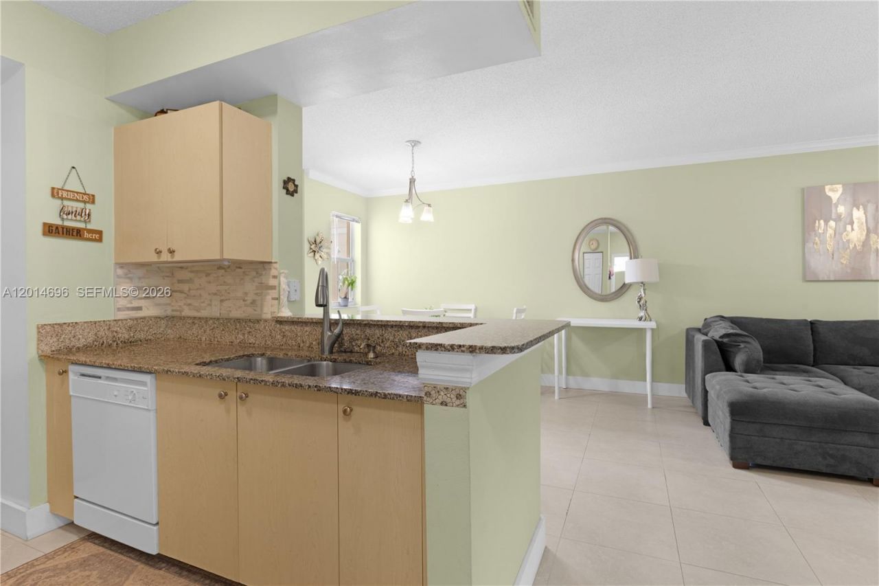 2486 Centergate Dr, Unit 203, Miramar, FL 33025 Photo