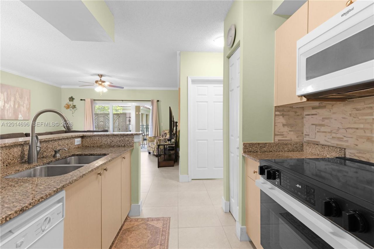 2486 Centergate Dr, Unit 203, Miramar, FL 33025 Photo
